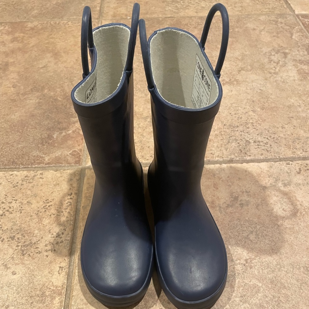 Kids rain boots navy blue!